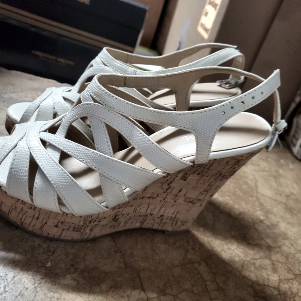 White Wedges